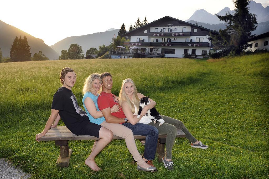 Kraftplatz Am Dachstein - Herold - Fuer Ruhesuchende Und Sportlich Aktive Ramsau am Dachstein Exterior photo
